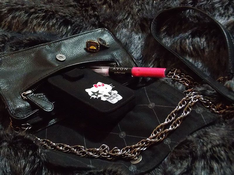 modemoiselle, fashion blogger, accessori, smartphone, hello kitty kiss, leather crossover bag