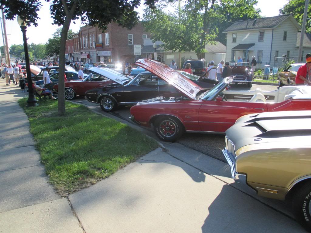 Oldsmobile Bldg 70 and Oldsmobile car show! Aurora Club of North America (ACNA) Forum