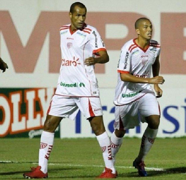 Gustavo Gomez of Brazil's Palmeiras heads the ball challenged by Carlos  Carmona of Chile's Colo Colo, right, during a quarter final second leg Copa Libertadores  soccer match in Sao Paulo, Brazil, Wednesday