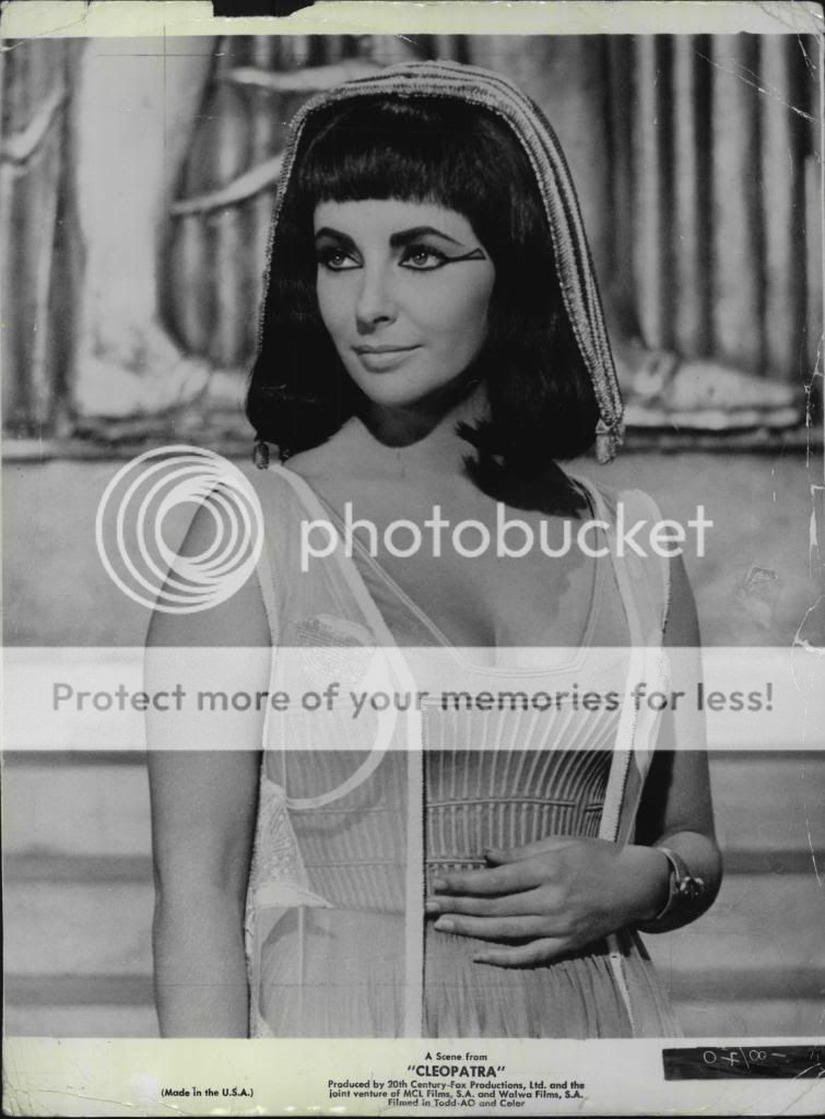 File:Elizabeth Taylor Cleopatra 1963.JPG - Wikimedia Commons